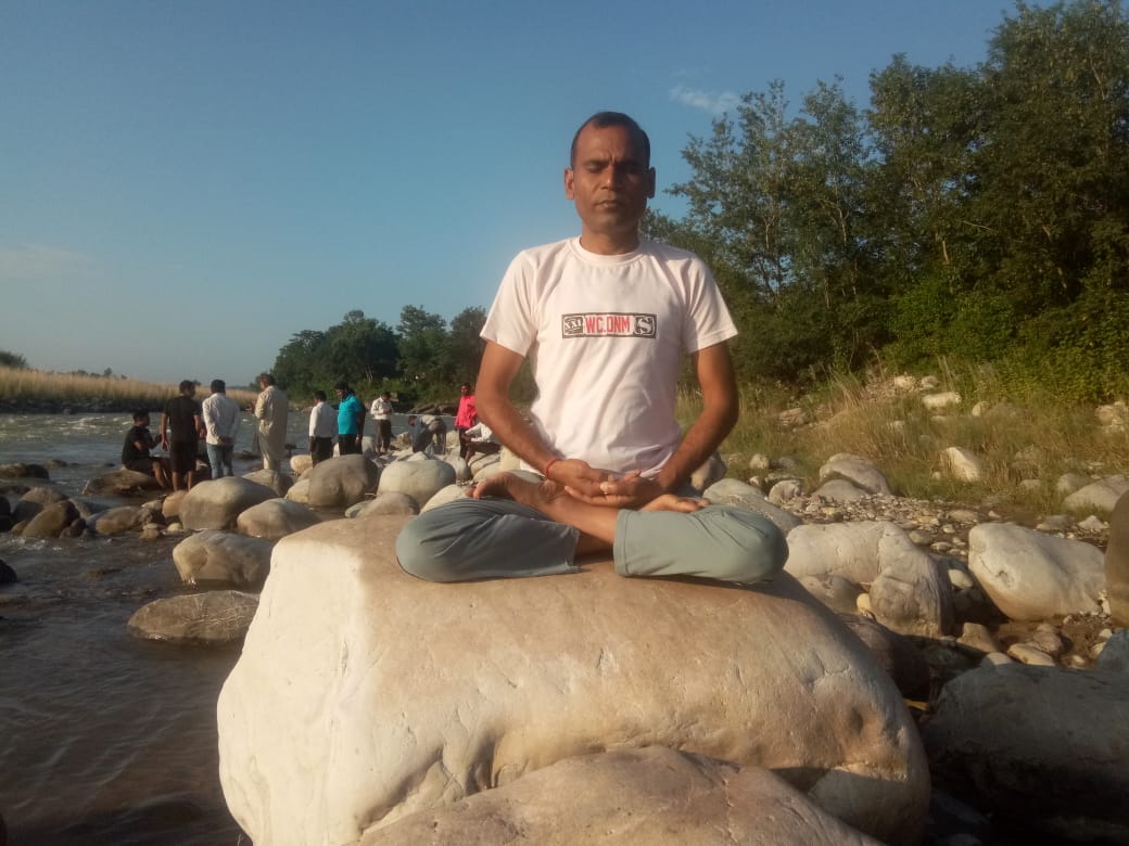 वज्रासन करने की विधि वज्रासन करने की विधि