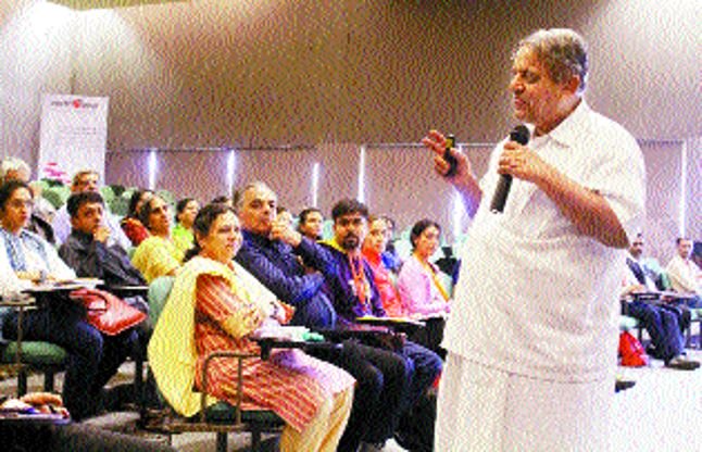 स्वामी विवेकानंद योग फाउंडेशन के कुलाधिपति एवं प्रख्यात योग गुरु डॉ. एचआर नागेन्द्र SVYASA Yoga University के कुलाधिपति एवं प्रख्यात योग गुरु डॉ. एचआर नागेन्द्र