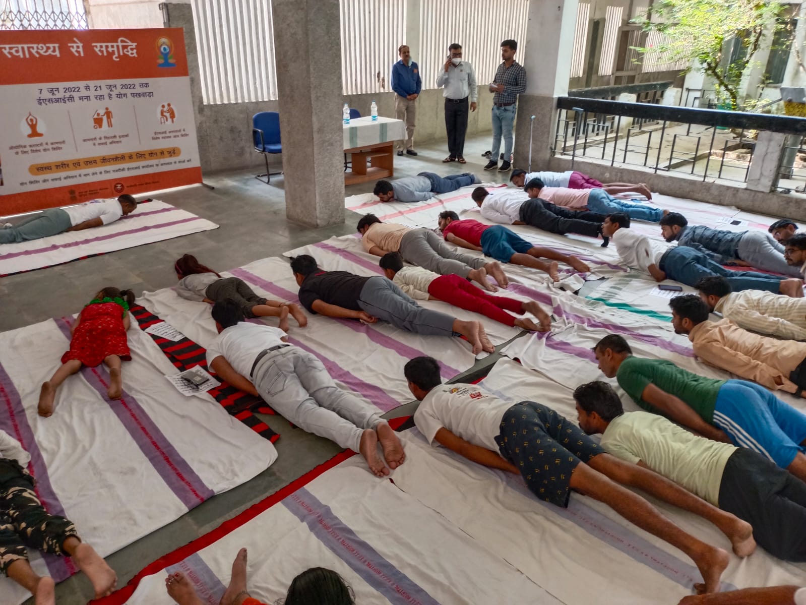 अष्टम योग दिवस के उपलक्ष्य में ई आई सी एच बरेली में योग अष्टम योग दिवस के उपलक्ष्य में ई आई सी एच बरेली में योग