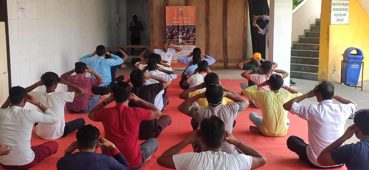 ष्टम योग दिवस के उपलक्ष्य में कामगारों के लिए पखवाड़ा में खंडेलवाल एडिबल ऑइल्स लिमिटेड बरेली में योग ष्टम योग दिवस के उपलक्ष्य में कामगारों के लिए पखवाड़ा में खंडेलवाल एडिबल ऑइल्स लिमिटेड बरेली में योग