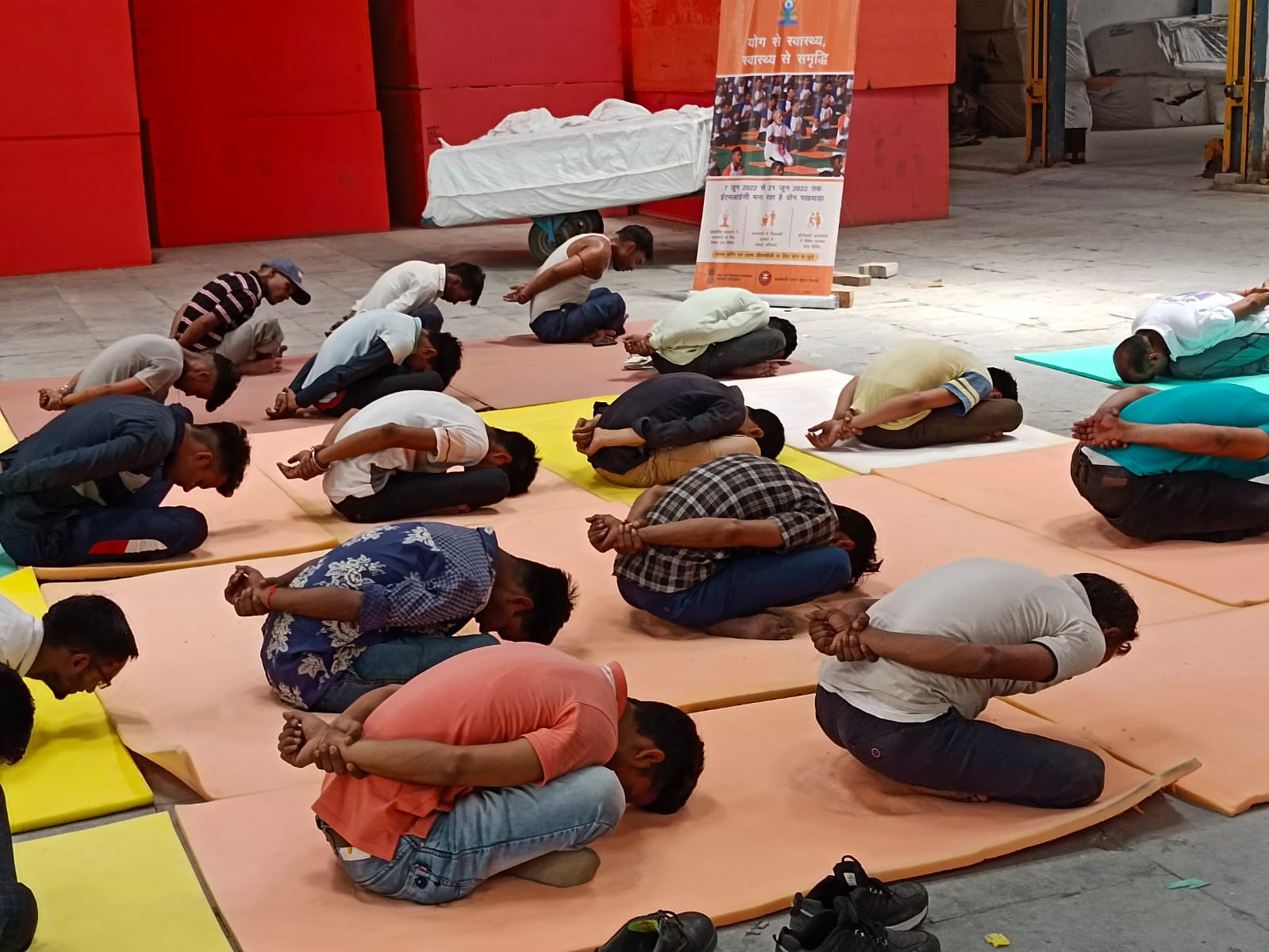 अष्टम योग दिवस के उपलक्ष्य में कामगारों के लिए पखवाड़ा मेंअशोका पी यू फोम इण्डिया प्रा लि बरेली में योग अष्टम योग दिवस के उपलक्ष्य में कामगारों के लिए पखवाड़ा मेंअशोका पी यू फोम इण्डिया प्रा लि बरेली में योग