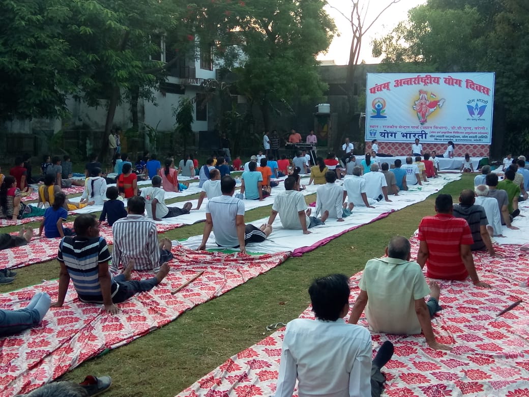 उत्तराखंड के प्रसिद्ध तीर्थ स्थल और पर्यटन स्थलों की जानकारी उत्तराखंड के पर्यटन मंत्री सतपाल महाराज ने पर्यटन विभाग और रेलवे के अधिकारियों के साथ योग नगरी ऋषिकेश रेलवे स्टेशन का दौरा किया।